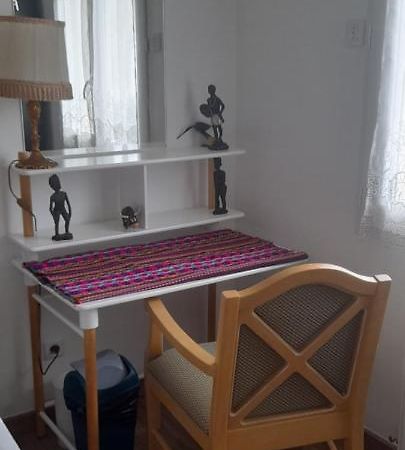 1 Chambre Pour 2 Personnes "Chez L'Habitant" Maison Possede Un Petit Chien Quincy-Voisins Exterior photo