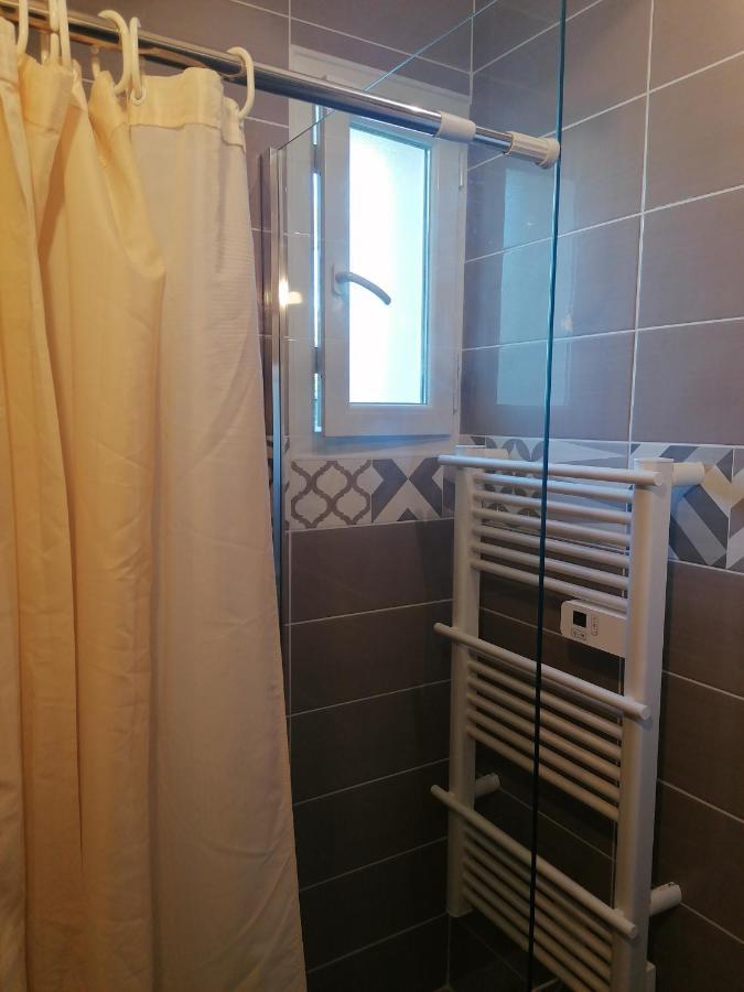 1 Chambre Pour 2 Personnes "Chez L'Habitant" Maison Possede Un Petit Chien Quincy-Voisins Exterior photo