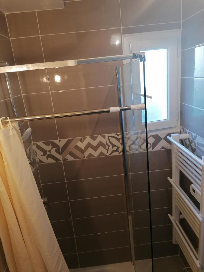 1 Chambre Pour 2 Personnes "Chez L'Habitant" Maison Possede Un Petit Chien Quincy-Voisins Exterior photo