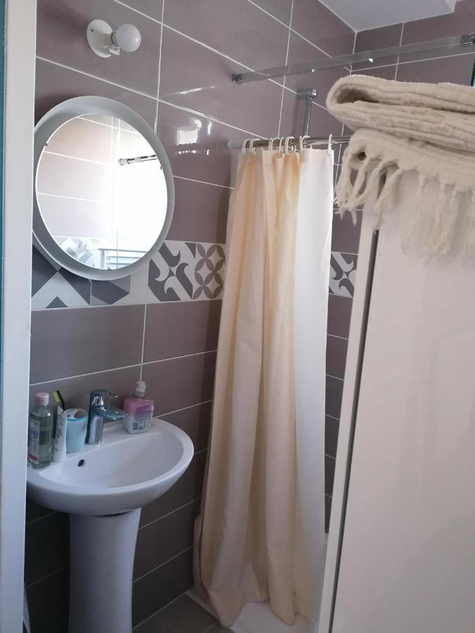 1 Chambre Pour 2 Personnes "Chez L'Habitant" Maison Possede Un Petit Chien Quincy-Voisins Exterior photo