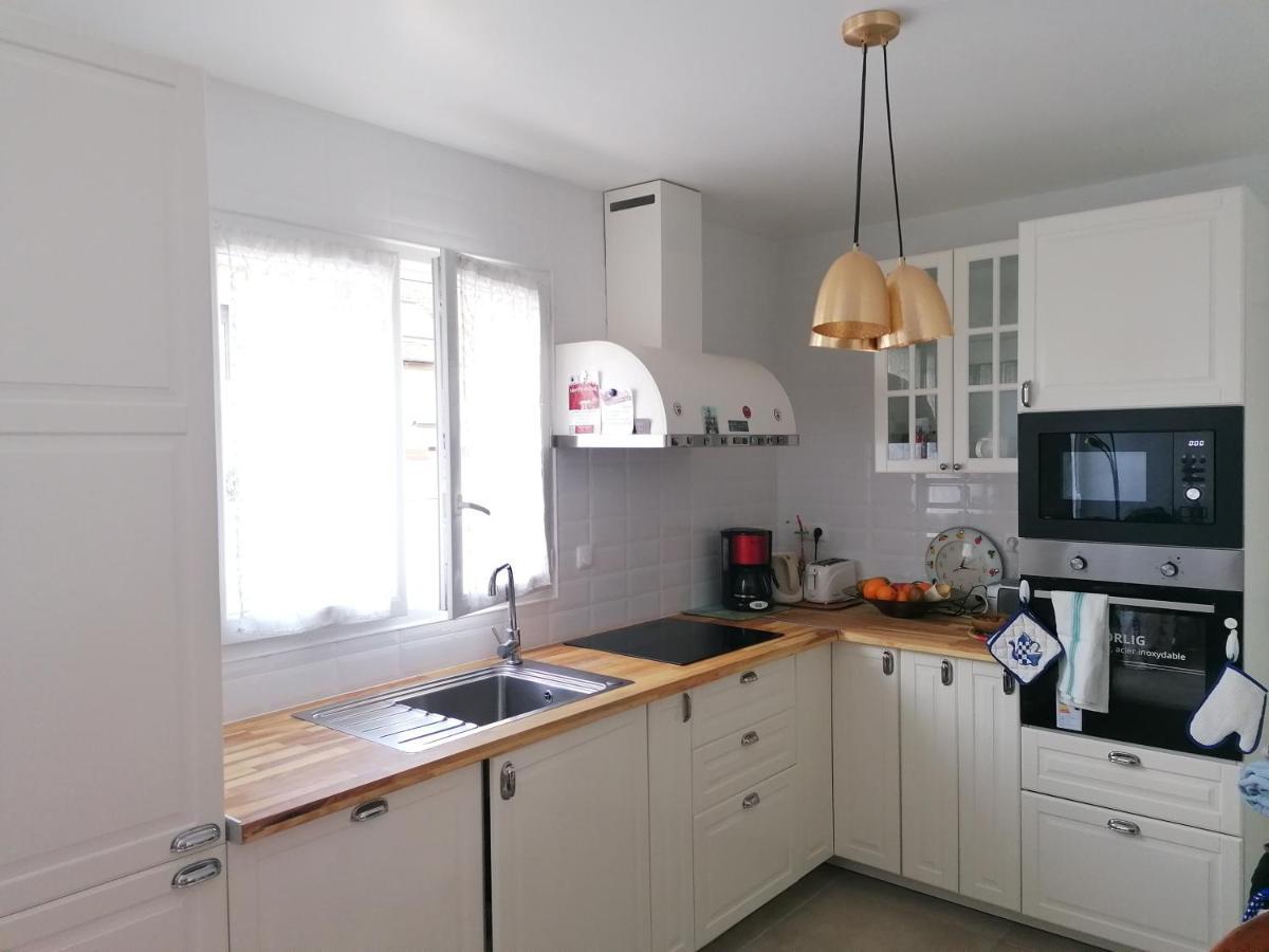1 Chambre Pour 2 Personnes "Chez L'Habitant" Maison Possede Un Petit Chien Quincy-Voisins Exterior photo