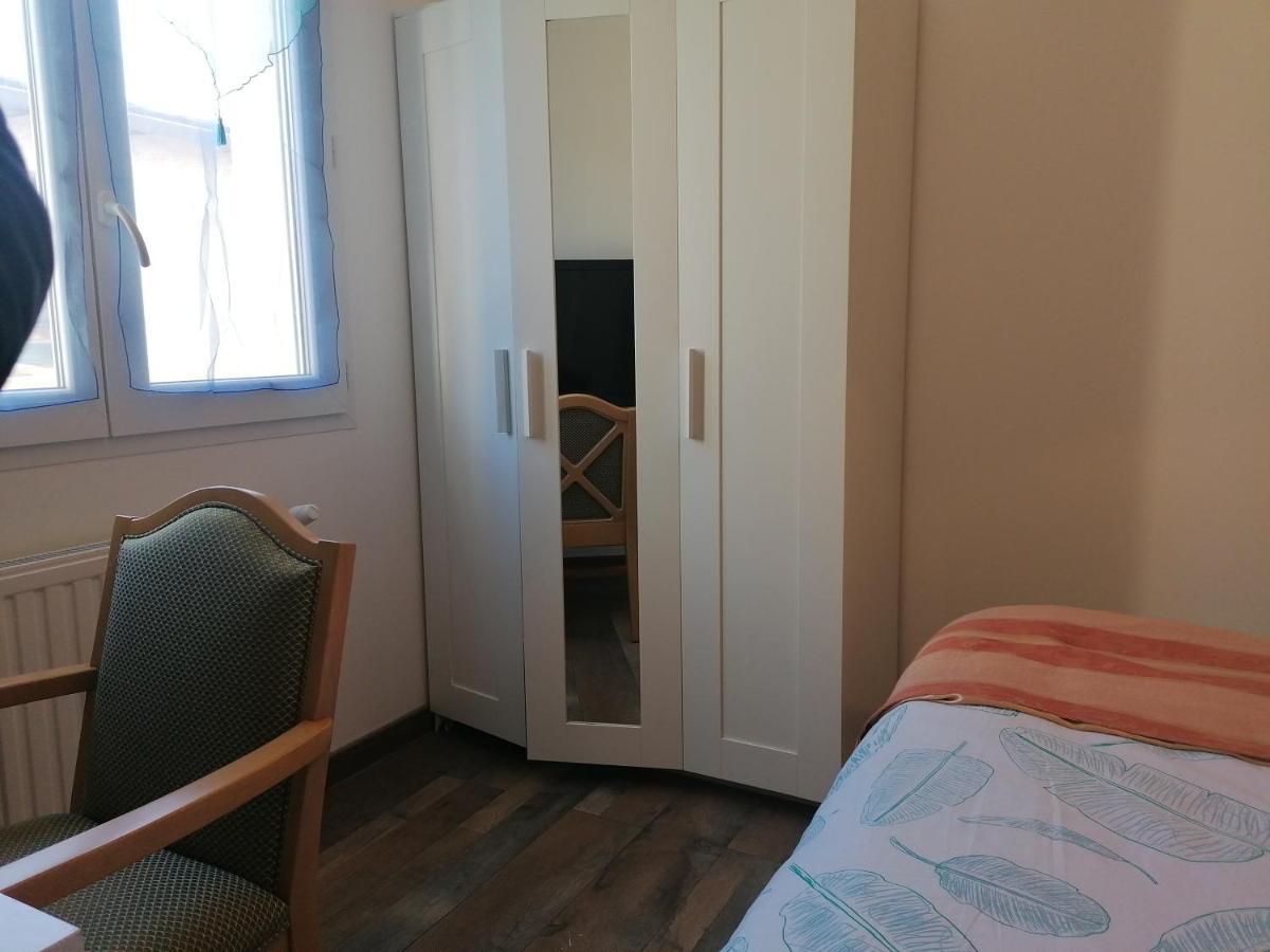 1 Chambre Pour 2 Personnes "Chez L'Habitant" Maison Possede Un Petit Chien Quincy-Voisins Exterior photo
